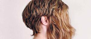 Selbstporträt mit Doppelperücke. „Covered“ von Anna Shteynshleyger.