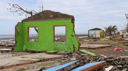 Fidschi hat die Präsidentschaft des Klimagipfels in Bonn (COP 23). Jochen Flasbarth bereitet ihn derzeit dort vor. Das Foto zeigt die Folgen eines Zyklons auf der Inselgruppe im vergangenen Jahr. 