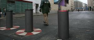 Poller zum Hoch- und Runterfahren - wie sie vor der Britischen Botschaft in Berlin stehen - könnten viele Plätze sichern. 