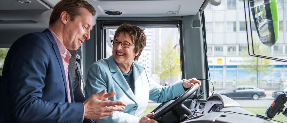 Brigitte Zypries (SPD) trifft André Schwämmlein, Gründer und Geschäftsführer von Flixbus.