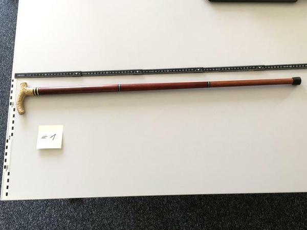 Eine als Stock getarnte Schusswaffe.