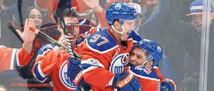 Diese Zwei sind nicht zu bremsen. Connor McDavid (l.) und Leon Draisaitl treiben sich bei den Oilers gegenseitig zu Höchstleistungen an. 