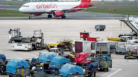 Unabgefertigte Gepäckstücke in Tegel.