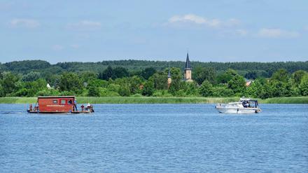 Idyll oder Einöde? Um das Leben in der ostdeutschen Provinz geht es in Kerstin Preiwuß' "Nach Onkalo". Hier der Zierker See in der Mecklenburger Seenlandschaft.
