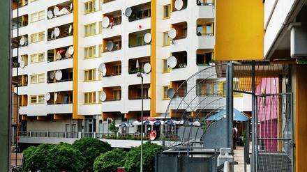 Das Neue Kreuzberger Zentrum am Kottbusser Damm, aufgenommen im Juni 2016.