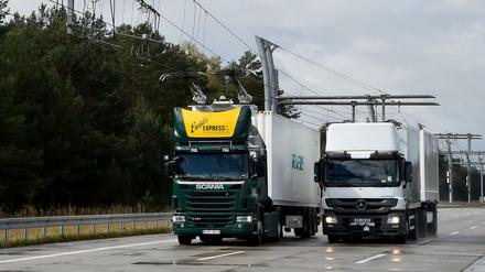 Elefantenrennen auf der "eHighway"-Teststrecke von Siemens für Oberleitungs-LKW
