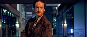 Nicht weit entfernt vom "Tatort" entdeckt Kommissar Peter Faber (Jörg Hartmann) ein Büro, in dem spät in der Nacht ein Mann mit einer Bombe am Körper arbeitet.