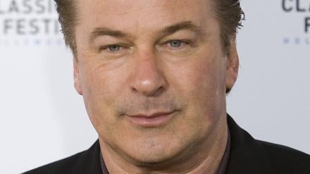 October 21, 2021, Los Angeles, California, USA: Alec Baldwin shoots prop gun, killing 1, injuring another on set of Rust.  FILE PHOTO: Actor Alec Baldwin attends the TCM Classic Film Festival screening of a A Star Is Born at Grauman s Chinese Theater on Thursday April 22, 2010 in Hollywood, California. /PI Los Angeles USA - ZUMAp124 20211021_zaa_p124_001 Copyright: xJAVIERxROJASx 