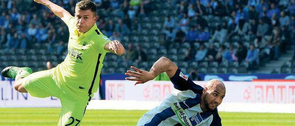 John Anthony Brooks (r.) muss sich darauf einstellen, dass es in Mainz zur Sache geht. 