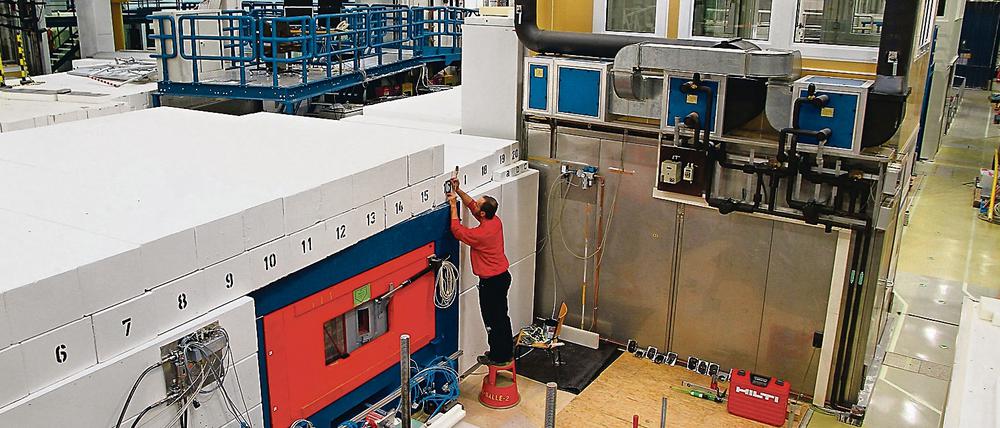 Versuchsaufbauten im Helmholtz-Zentrum Berlin für Materialien und Energie (HZB) in Berlin-Wannsee.