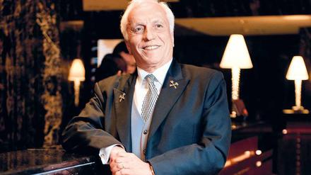 Die Lobby, natürliches Habitat. Giovanni Valenti, 72, ist seit 32 Jahren Concierge im Mandarin Oriental in Hongkong. 