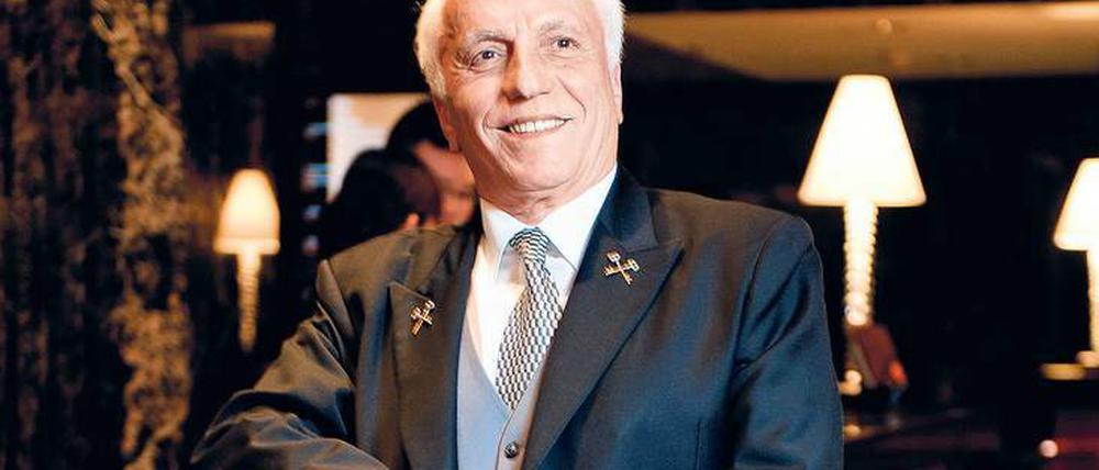 Die Lobby, natürliches Habitat. Giovanni Valenti, 72, ist seit 32 Jahren Concierge im Mandarin Oriental in Hongkong.