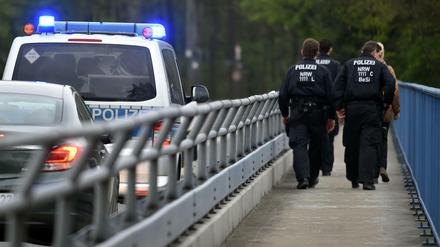 Die Polizei ermittelt nach dem Dortmunder Anschlag in alle Richtungen.