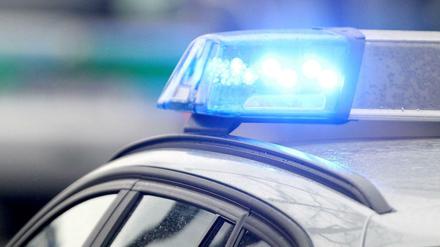 Blaulichter von Polizeifahrzeugen (Archivbild).