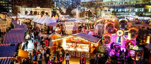 Viele Weihnachtsmärkte bevorzugen die 2G-Regel, weil dann Abstands- und Maskenpflicht laut aktueller Corona-Verordnung entfallen. Andere, wie hier auf dem Breitscheidplatz an der Gedächtniskirche, planen mit 3G.