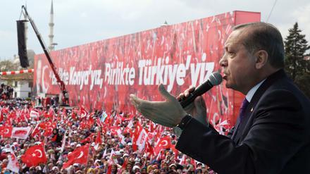 Wahlkampf bis zum Schluss: Der türkische Präsident Erdogan am Karfreitag auf einer Veranstaltung in Konya. 