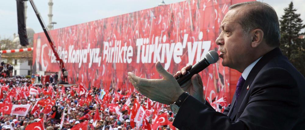 Wahlkampf bis zum Schluss: Der türkische Präsident Erdogan am Karfreitag auf einer Veranstaltung in Konya.