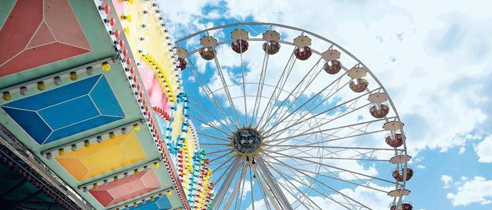 Von ganz oben kann man den Flughafen sehen: Riesenrad auf dem Zentralen Festplatz im Wedding.