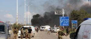 Schwarzer Rauch nahe Aleppo: Am Samstag hat sich im Westen der Stadt ein Mann mit einer Autobombe in die Luft gesprengt.