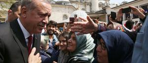 Erdogan vor Anhängern in Istanbul. Der Präsident begann seine politische Karriere als Bürgermeister der Stadt.