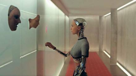 Menschliche Gefühle, künstliche Welten. Alicia Vikander in Alex Garlands Film „Ex Machina“ (2015).