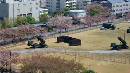 Das Raketenabwehrsystem Patriot Advanced Capability (PAC-3) ist beim Verteidigungsministerium in Tokio aufgestellt.