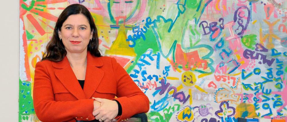 Senatorin Sandra Scheeres in ihrem Arbeitszimmer. Lange war offen, ob sie auch in der neuen Legislatur Senatorin bleiben würde.