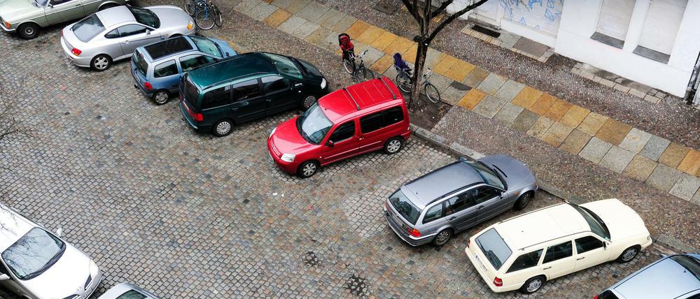 Ganz schön voll hier. Die Parkplatzsuche ist in vielen Stadtteilen ein permanentes Ärgernis.