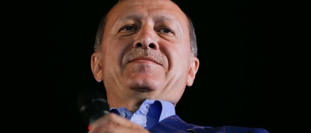 Präsident Erdogan am Sonntagabend vor Anhängern in Istanbul.