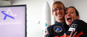 Insa Thiele-Eich (links) und Nicola Baumann könnten Deutschlands erste Astronautinnen werden. 