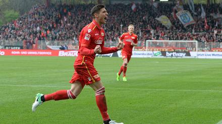 Damir Kreilach feiert hier seinen Treffer zum 1:0 gegen Kaiserlautern.