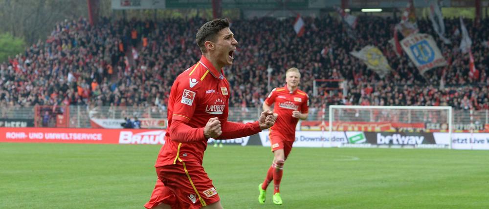 Damir Kreilach feiert hier seinen Treffer zum 1:0 gegen Kaiserlautern.