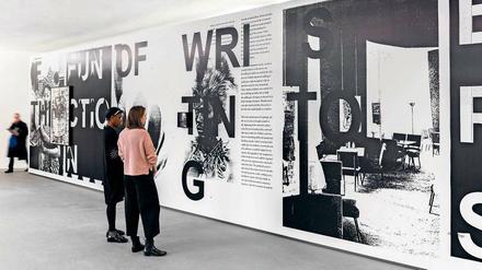 Parolen der Gegenwart. Die Installation „Shot him in the face“ von Adam Pendleton.