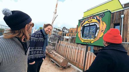 Endspurt. „Die Bar ist tot“ steht noch immer auf dem Holzzaun vor dem Gelände.