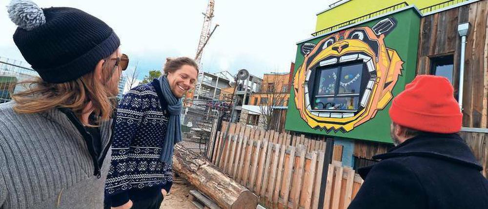 Endspurt. „Die Bar ist tot“ steht noch immer auf dem Holzzaun vor dem Gelände.
