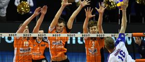 Berliner Mauer. Die Volleys stehen nach einem dramatischen Spiel erneut im Endspiel um die deutsche Meisterschaft. 