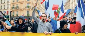Der Mob spricht. Angehörige der rechts-radikalen "Generation Identitaire" protestieren im Mai 2016 in Paris gegen Flüchtlinge.