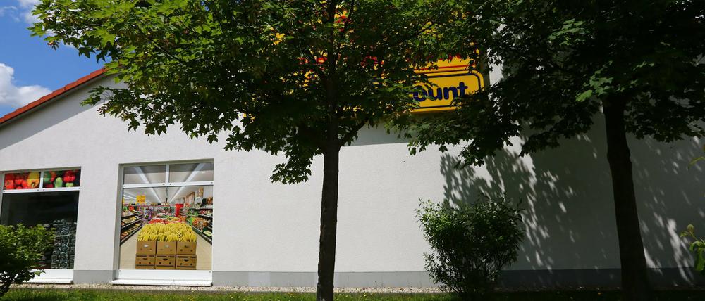 Der Supermarkt in Arnsdorf, wo der Flüchtling gefesselt worden war. Die damalige Bürgermeisterin hatte das öffentlich verurteilt.