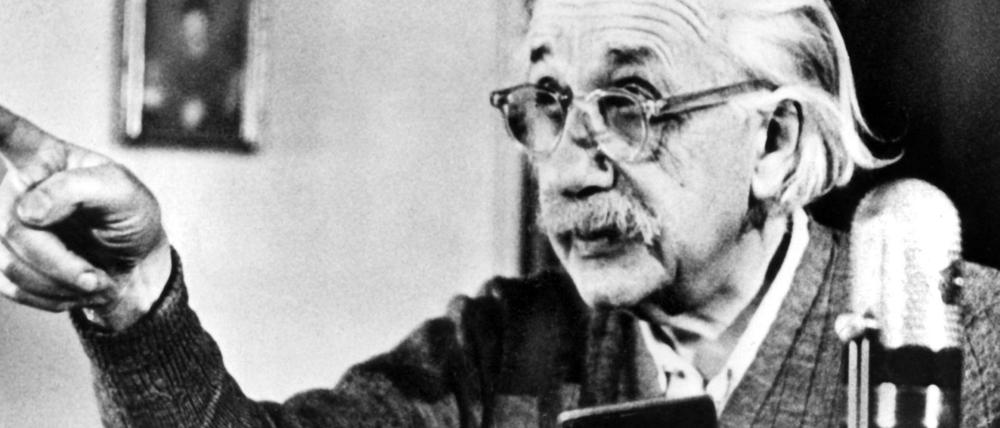 Albert Einsteins Erkenntnisse prägten das Weltbild der Physik, sein Eintreten für den Pazifismus machte ihn zum Prototyp des engagierten Forschers.