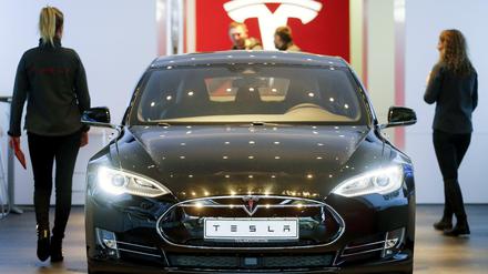 Betroffen seien die Typen Model S und Model X, die zwischen Februar und Oktober 2016 gebaut wurden.