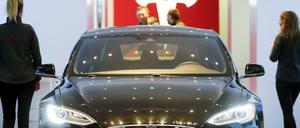 Betroffen seien die Typen Model S und Model X, die zwischen Februar und Oktober 2016 gebaut wurden.