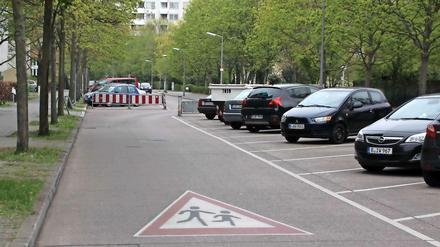 Trotz Schrägparkens und Tempo 30-Zone wird im Pillnitzer Weg oft gerast.
