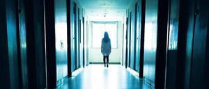 Allein, hilflos, bedrängt. In Flüchtlingsheimen verlieren Menschen ihre Privatsphäre, für Frauen ist das ein besonderes Problem. 