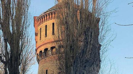 Der Wasserturm der Neuen Pulverfabrik an der Kleinen Eiswerderstraße 14. 
