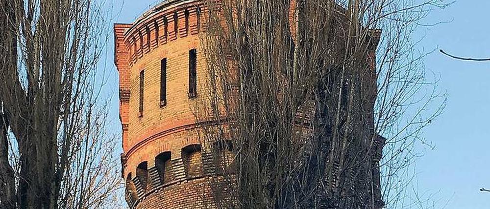 Der Wasserturm der Neuen Pulverfabrik an der Kleinen Eiswerderstraße 14.