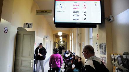 Langes Warten auf Ämtern verdrießt - nicht nur für den Moment, sondern ganz grundsätzlich.