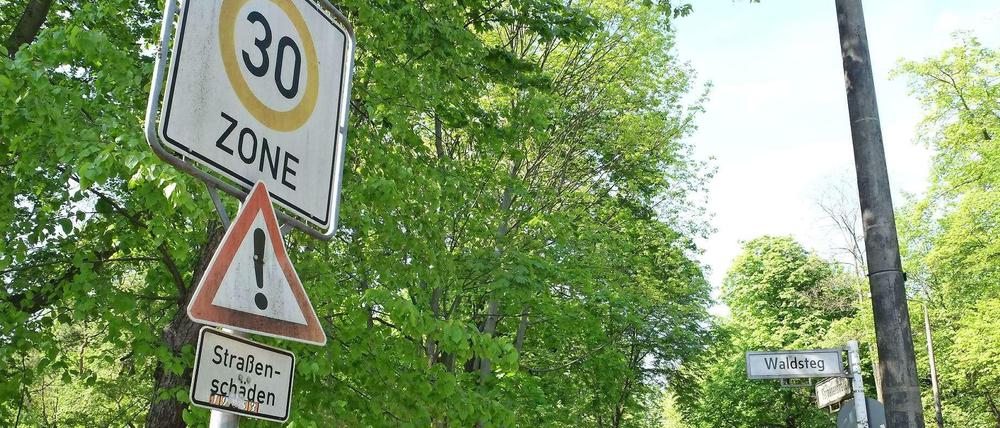 Zufahrt zur Stegesiedlung am Pankower Ehrenmal.
