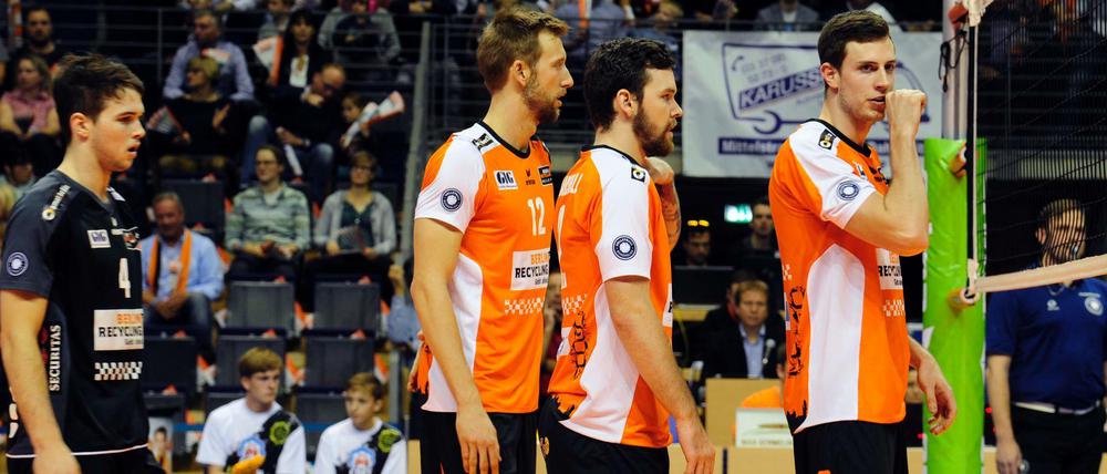 Die zwei Australier Luke Perry und Paul Carroll sowie die beiden Kanadier Steven Marshall und Graham Vigrass (von links) gehören in dieser Saison zu den Stützen der BR Volleys.