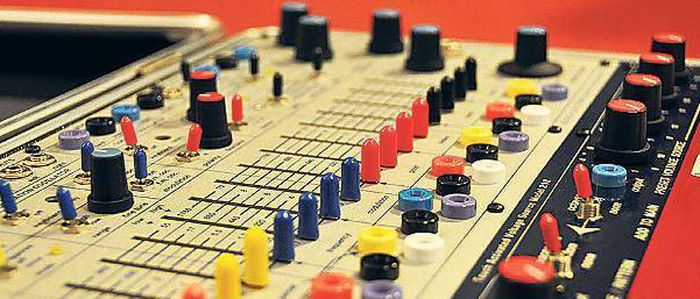 Zurück in die Zukunft. Die „Electric Music Box“ von 1970 vereint zahlreiche Funktionen eines modularen Synthesizers im handlichen Kofferformat.