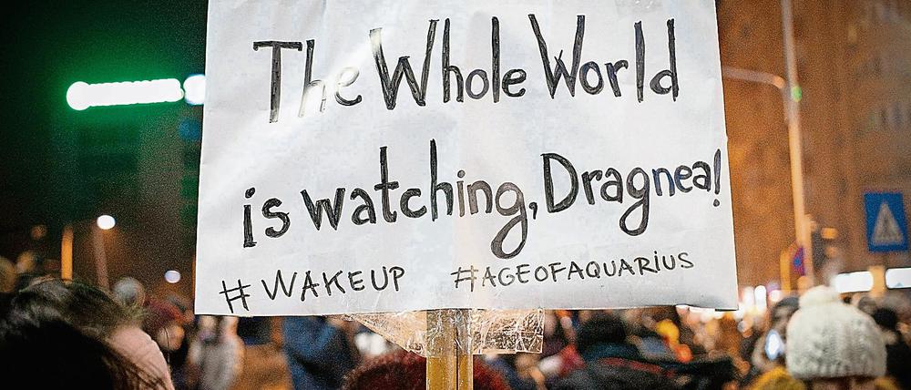 Die Rumänen protestieren gegen die Lockerung der Gesetze gegen Korruption. Aber der Kampf gegen Bestechung scheint aussichtslos.